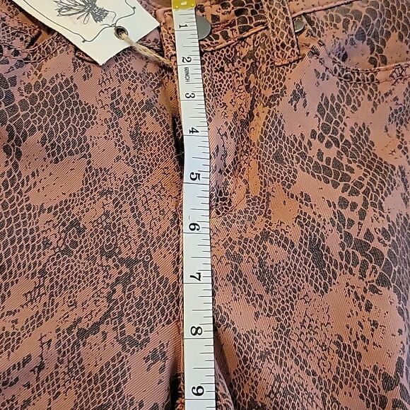 🦋 EASEL Distressed Skinny Jeans ANIMAL print size S (26) Jr's. - Picture 4 of 14